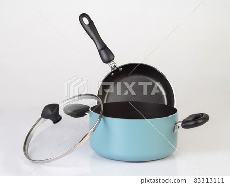 Set of non-stick pot and frying pan isolated on white 83313111