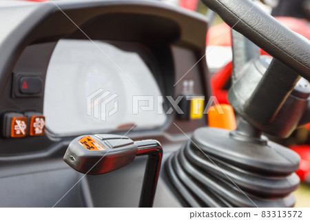 Steering wheel and operating control levers in forklift, tractor or other industrial machine 83313572