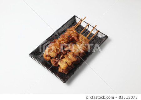 It becomes a snack for sake. Yakitori chicken skin 83315075