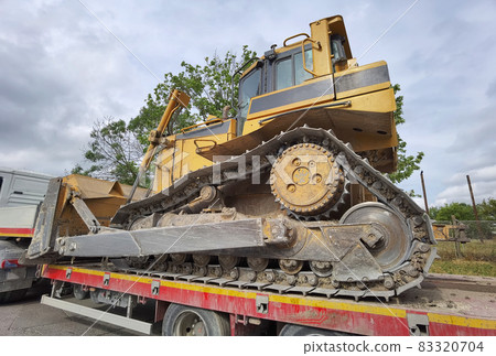 transport the Excavator 83320704