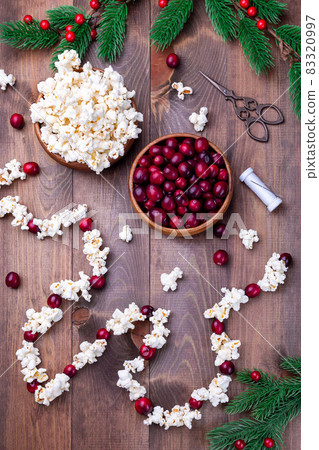 Handcrafted Christmas popcorn garland with red cranberries, zero waste DIY 83320997