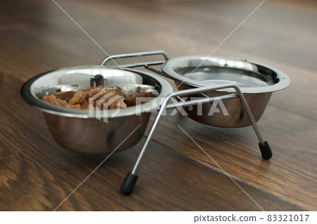 Wet food for dogs and cats in a bowl close up Wet food for dogs and cats in a bowl close up 83321017