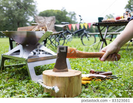 男人享受露營 83323081