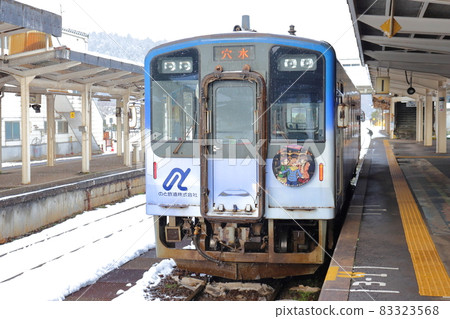 冬季停在An南站和鐵路NT200型氣動車 冬季停在An南站和鐵路NT200型氣動車 83323568