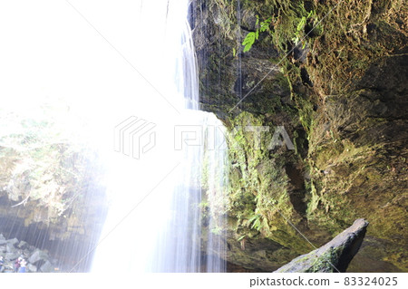 Nabegataki Falls in late autumn Nabegataki Falls in late autumn 83324025