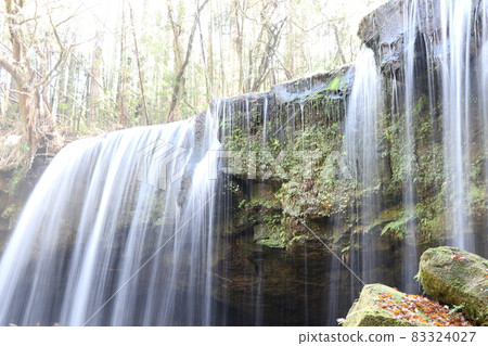 Nabegataki Falls in late autumn Nabegataki Falls in late autumn 83324027