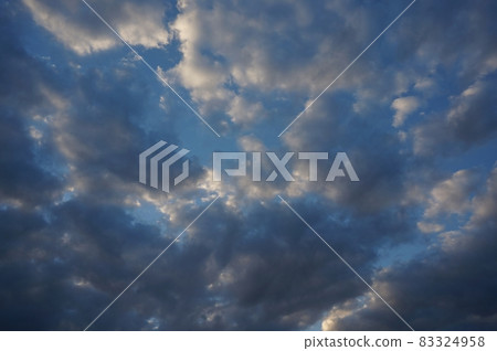 Gray cloudy sky Gray sky and clouds 83324958