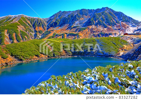 秋季立山室堂平禦栗池和立山山脈立山黑部阿爾卑斯山脈路線 83327282