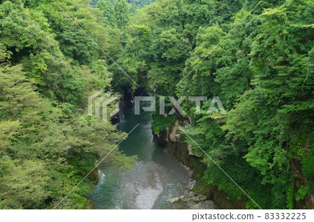 從手取峽谷白山手取川地質公園的古橋眺望 83332225