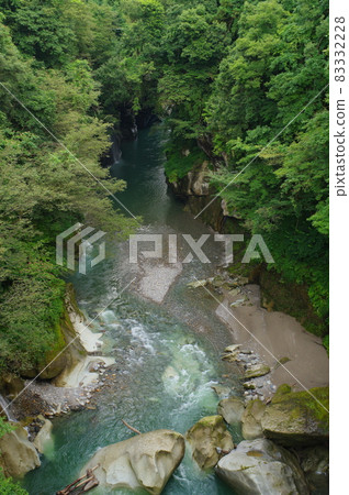 從手取峽谷白山手取川地質公園的古橋眺望 83332228
