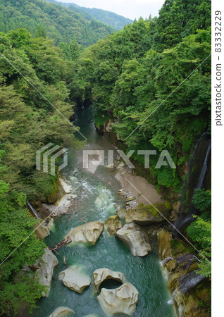 從手取峽谷白山手取川地質公園的古橋眺望 83332229