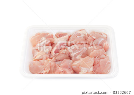 Young chicken thigh cut for fried chicken [with food tray] 83332667
