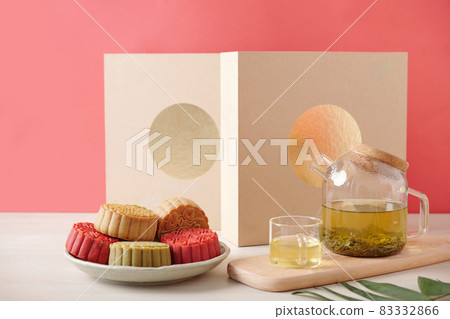 Mooncakes Served for Dinner Mooncakes Served for Dinner 83332866