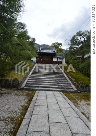 Temple gate / stone steps of Reikanji Temple (Tani Gosho / Hioka Nun Gosho) (Shishigadani, Sakyo-ku, Kyoto City) 83334323