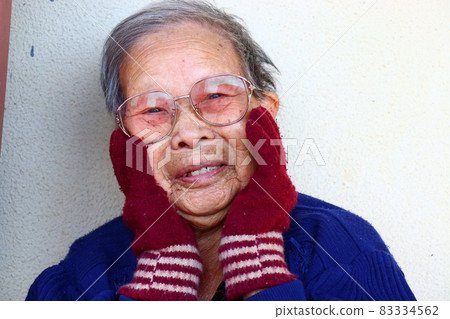 Senior women for winter protection 83334562