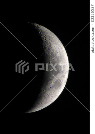 Young Crescent on sky Young Crescent on sky 83336587