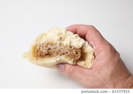 Warm pork bun 83337955