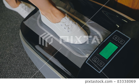 Automatic Thermal Shrinkable Shoe Cover Laminating Machine. Clos Automatic Thermal Shrinkable Shoe Cover Laminating Machine. Clos 83338069