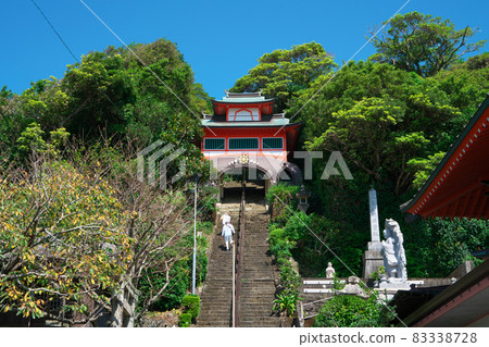 【四國88處】高知縣室戶市津寺(Tsutera)25號石階和藍天 【四國88處】高知縣室戶市津寺(Tsutera)25號石階和藍天 83338728