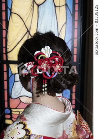 Coming-of-age hairstyle set of traditional Japanese culture 83339128