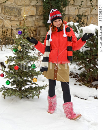 attractive girl with Christmas tree 83339804
