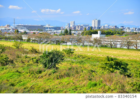 View toward Fuchu Station from Inagi Ohashi / Tama River (Fuchu City, Tokyo) [2021.10] 83340154
