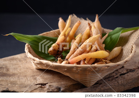 Fresh Kaempferia or fingerroot, Organic herbal plant Fresh Kaempferia or fingerroot, Organic herbal plant 83342398