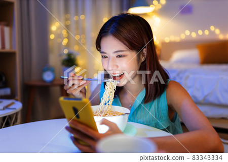 woman watch video on phone 83343334
