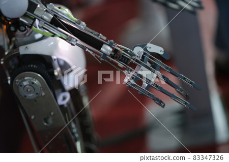 Metal hand with fingers, detail of a robot 83347326