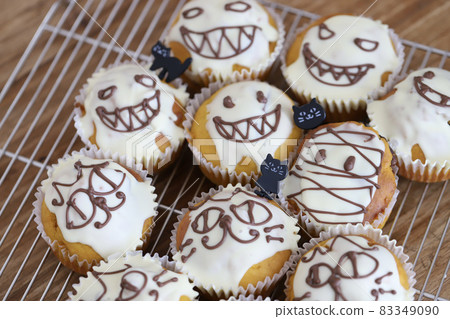 Pumpkin muffins for Halloween - homemade treats 83349090