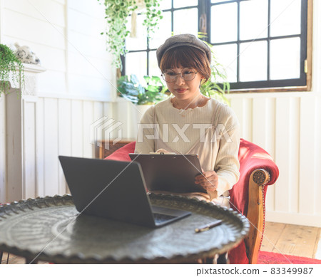女性肖像 83349987