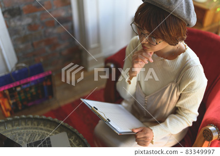 女性肖像 83349997