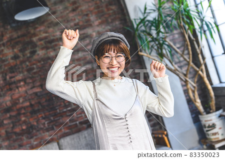 Energetic lady Energetic lady 83350023