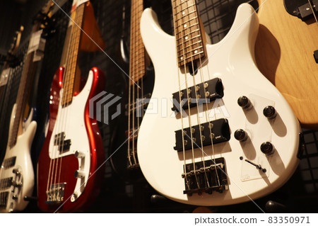 Musical instrument store 83350971