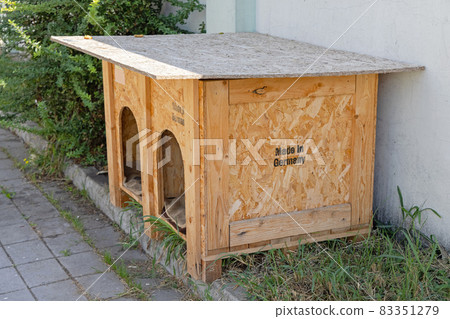 German Dogs House 83351279