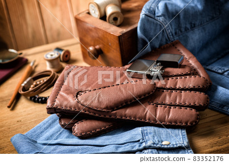 closeup brown leather gloves 83352176