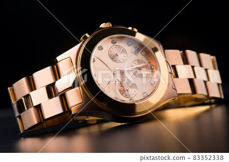 women wrist watch with cracked glass women wrist watch with cracked glass 83352338