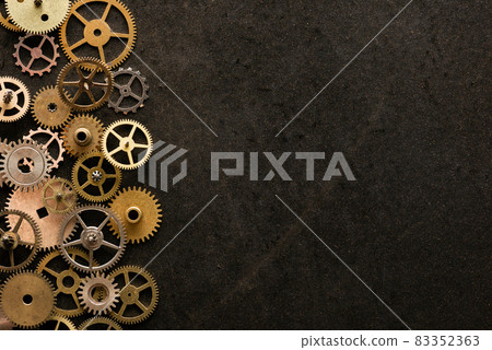 many parts of mechanical wristwatch 83352363