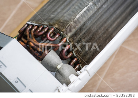 repairing the air conditioner repairing the air conditioner 83352398