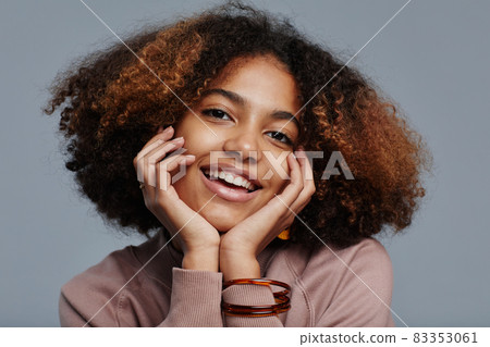 Minimal Portrait of African American Girl 83353061