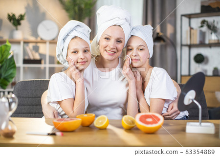 Mother with daughters doing beauty procedures at home 83354889