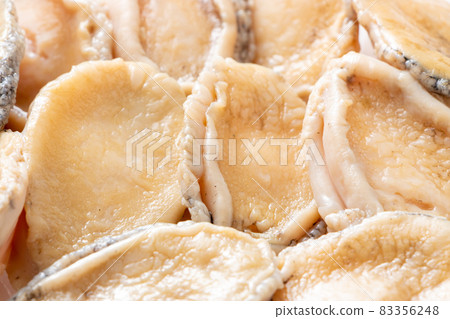 Abalone (domestic Ezo abalone) Peeled up. Abalone (domestic Ezo abalone) Peeled up. 83356248