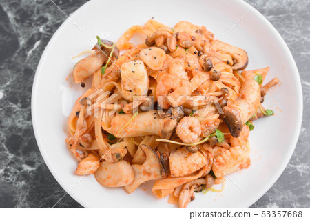 Seafood and mushroom pasta 83357688