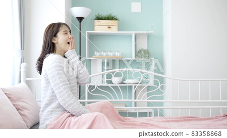 Woman yawning in bed 83358868