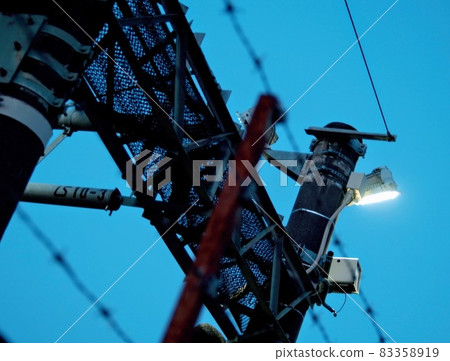 Electric wire and blue 83358919