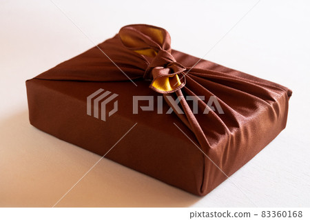 Japanese gift / furoshiki wrapping 83360168