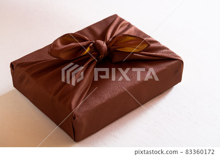 Japanese gift / furoshiki wrapping Japanese gift / furoshiki wrapping 83360172