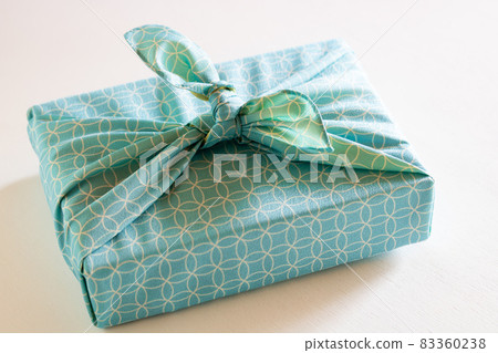 Japanese gift / furoshiki wrapping 83360238