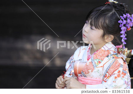 Elementary school girl (7 years old) celebrating Shichigosan at a shrine Elementary school girl (7 years old) celebrating Shichigosan at a shrine 83361538