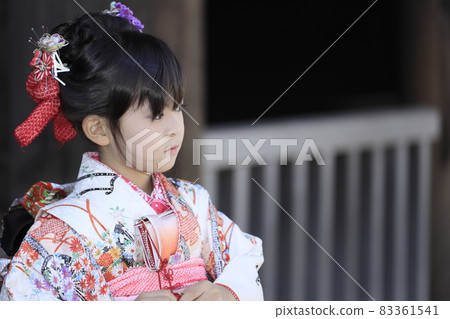 Elementary school girl (7 years old) celebrating Shichigosan at a shrine Elementary school girl (7 years old) celebrating Shichigosan at a shrine 83361541